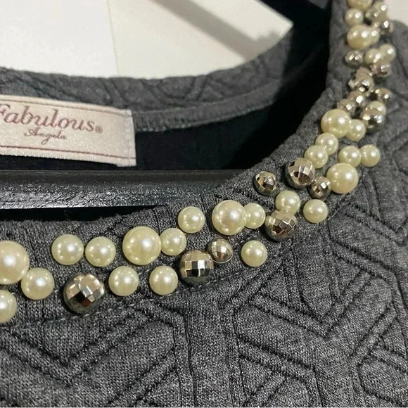 FABULOUS grey 3/4 sleeves midi dress with neckline accent of pearl and beads. M - Picture 2 of 11